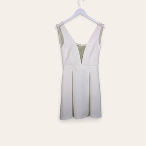 BCBG Generation dress white mini lace‎ deep v sleeveless 6